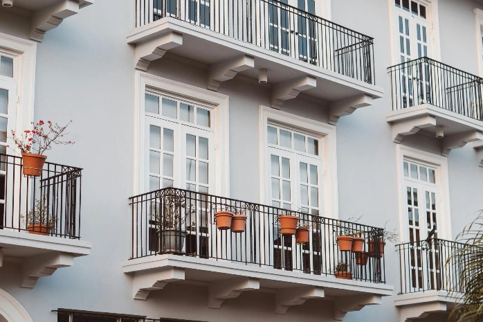 Contrôle de conformité : bâtiment mixte avec 10 appartements ou moins et une parcelle extérieure inférieure ou égale à 3000 m²